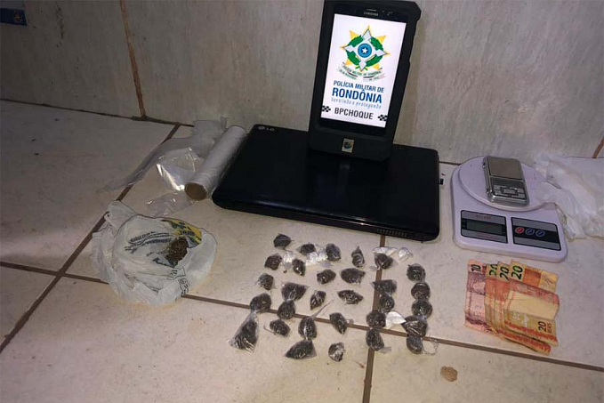 Trio vai parar na central de flagrantes após serem flagrados com drogas no residencial Morar Melhor - News Rondônia