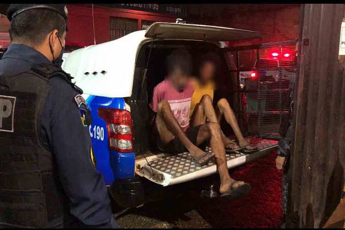 QUARTETO - Polícia prende suspeitos de furto e receptação com portas de comércio - News Rondônia