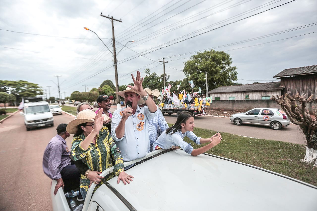 MAURÃO DE CARVALHO FAZ CAMINHADA NA CAPITAL E CARREATA EM ARIQUEMES, NO ENCERRAMENTO DA CAMPANHA - News Rondônia
