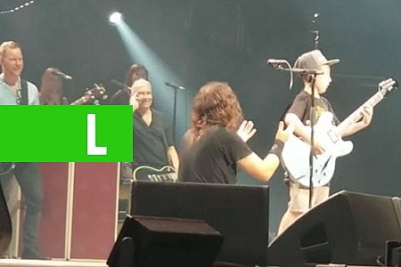 MENINO DE 10 ANOS SOBE AO PALCO E TOCA GUITARRA COM FOO FIGHTERS - VÍDEO - News Rondônia