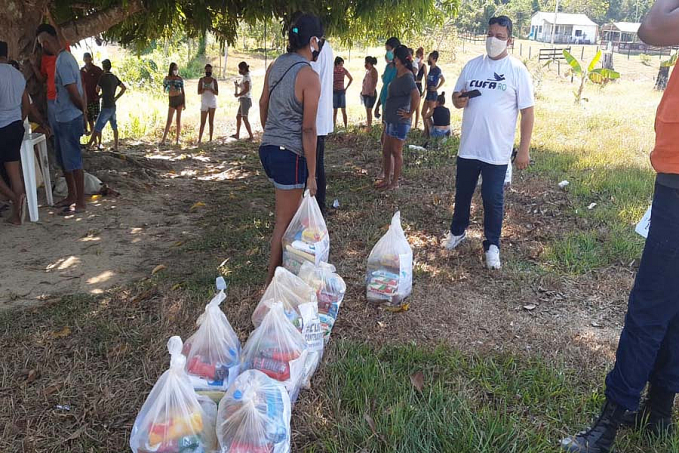 Famílias ribeirinhas recebem alimentos da Defesa Civil Municipal - News Rondônia