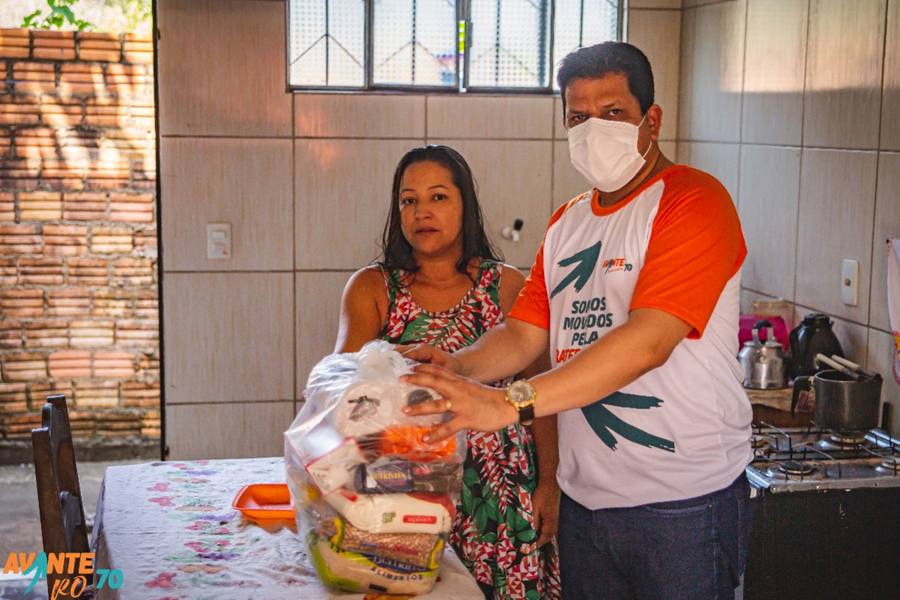 Em visita a zona lesta do capital deputado estadual Jair Montes faz entrega de cestas básicas do projeto 'Somos Movidos pela Fraternidade' do Avante - News Rondônia