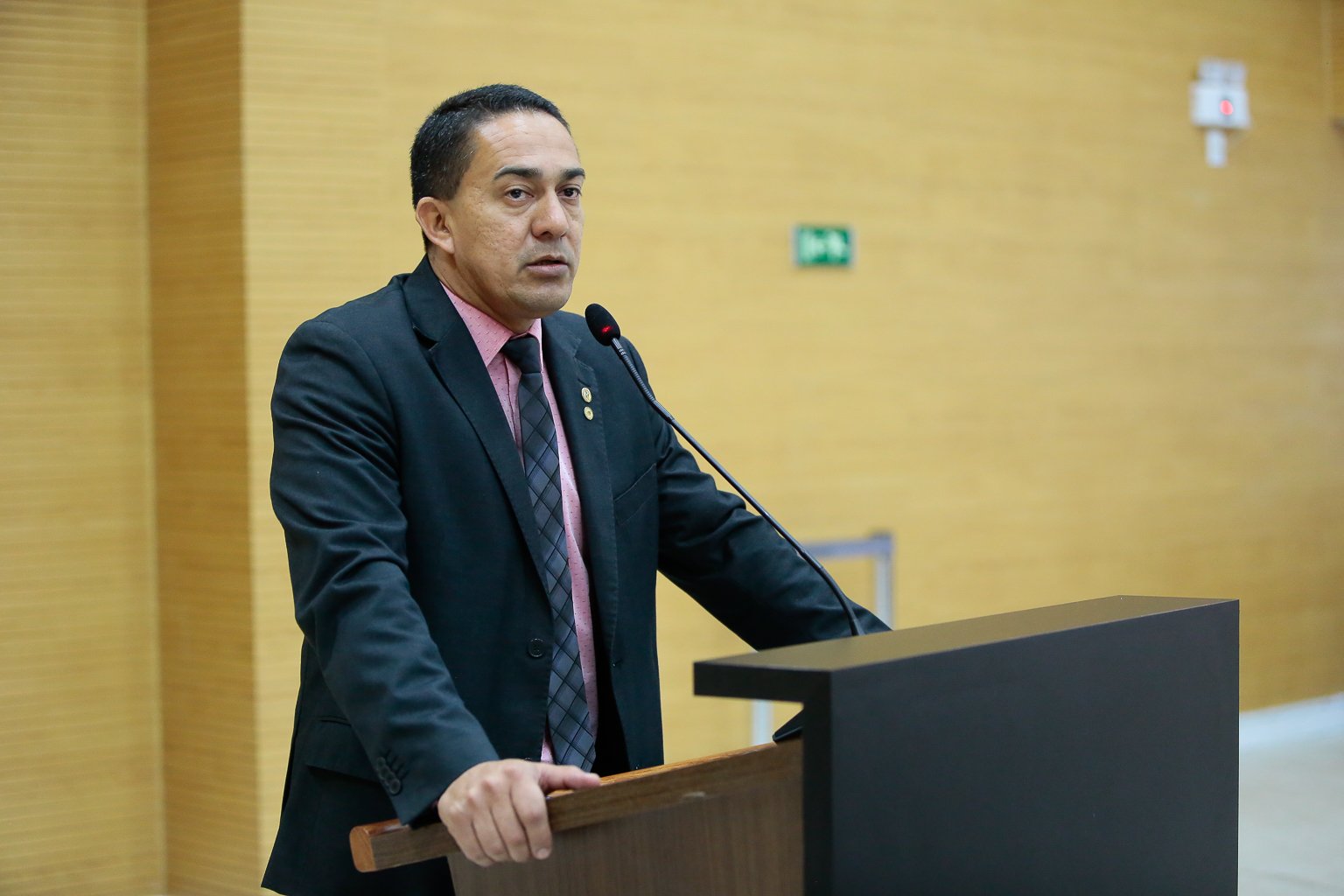 EYDER BRASIL APRESENTA PROJETO PARA CRIANÇAS COM DEFICIÊNCIA EM ÁREA DE LAZER - News Rondônia