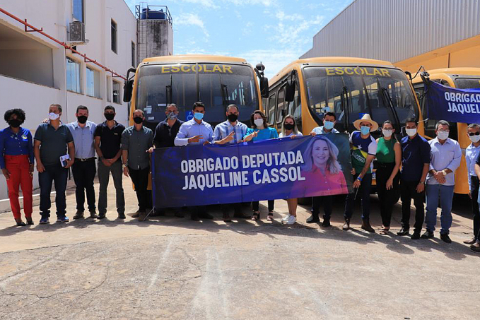 Deputada Jaqueline Cassol entrega 11 ônibus para a prefeitura de Cacoal - News Rondônia