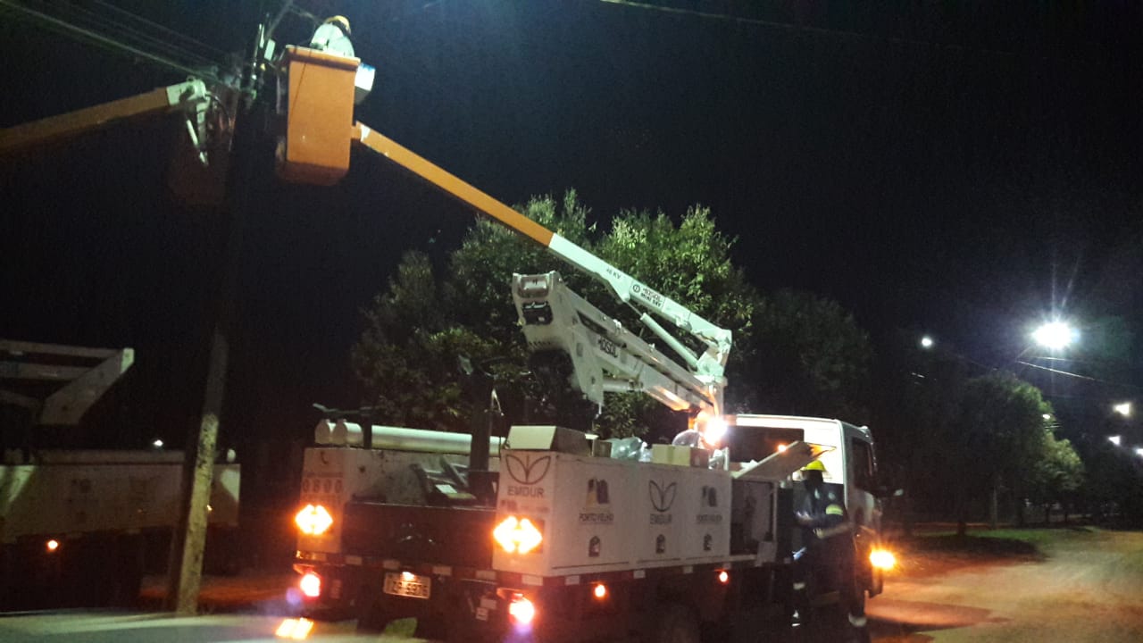 EMDUR realiza serviço de manutenção e implantação de iluminação pública no distrito de Nova Califórnia - News Rondônia