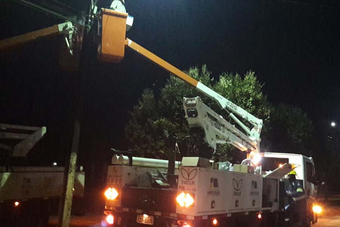 EMDUR realiza serviço de manutenção e implantação de iluminação pública no distrito de Nova Califórnia - News Rondônia