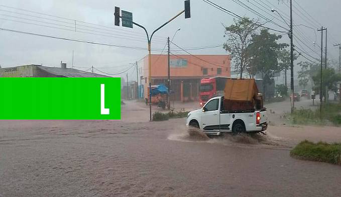 EM MINUTOS: População registra chuva e alagação - vídeo - News Rondônia
