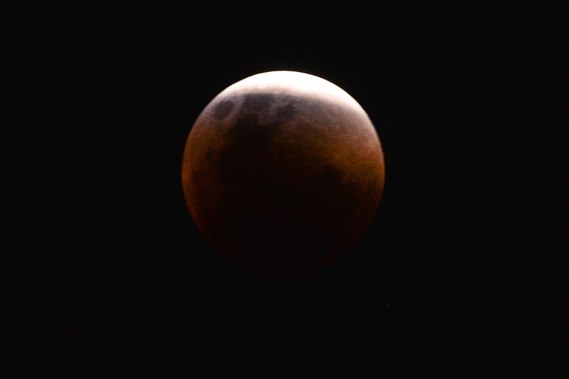 MAIOR ECLIPSE TOTAL DA LUA DO SÉCULO 21 OCORRE NESTA SEXTA - News Rondônia