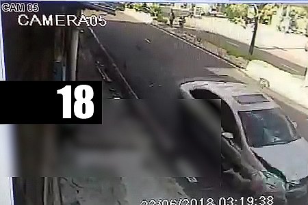 IMAGENS FORTES  MENINA DE 13 E BEBÊ DE UM ANO SÃO ATROPELADOS EM AVENIDA DE MANAUS; VEJA O VÍDEO - News Rondônia