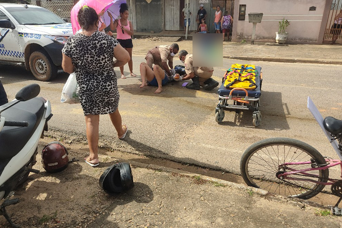 Jovem motociclista sofre grave acidente após escorregar em estrume de vaca - News Rondônia