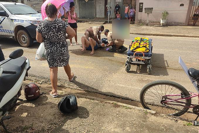 Jovem motociclista sofre grave acidente após escorregar em estrume de vaca - News Rondônia