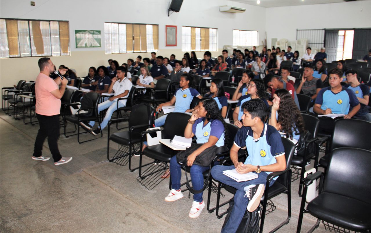 MARATONA DE 'AULÕES' CHEGA À ESCOLA MAJOR GUAPINDAIA COM CIÊNCIAS HUMANAS - News Rondônia