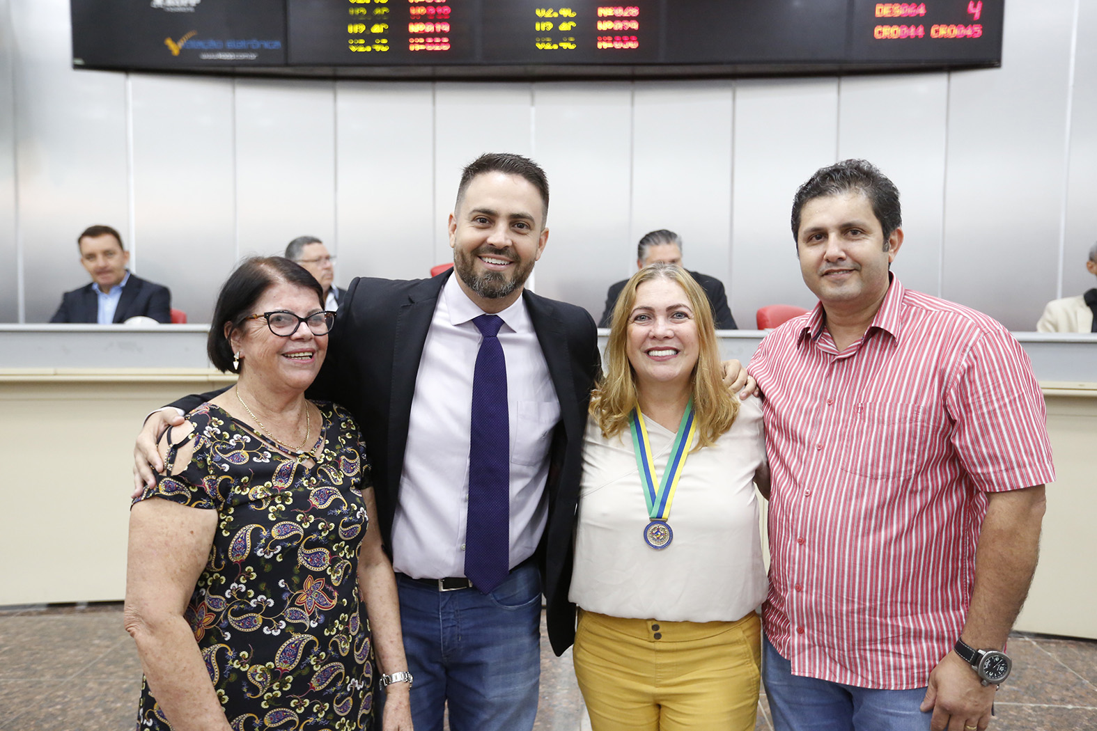 LÉO MORAES PRESIDE SOLENIDADE PARA ENTREGA DE MEDALHA DO MÉRITO LEGISLATIVO E VOTO DE LOUVOR - News Rondônia