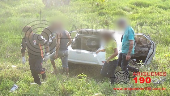 CACHORRO CAUSA CAPOTAMENTO DE CARRO NA BR-421 - News Rondônia