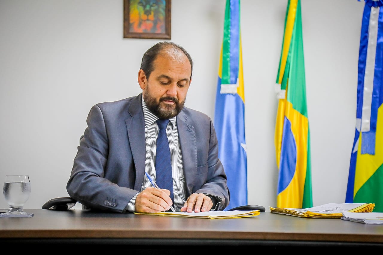 Presidente Laerte Gomes regulamenta Projeto de Lei que cria Delegacias Especializadas em Ji-Paraná, Vilhena e Cacoal - News Rondônia