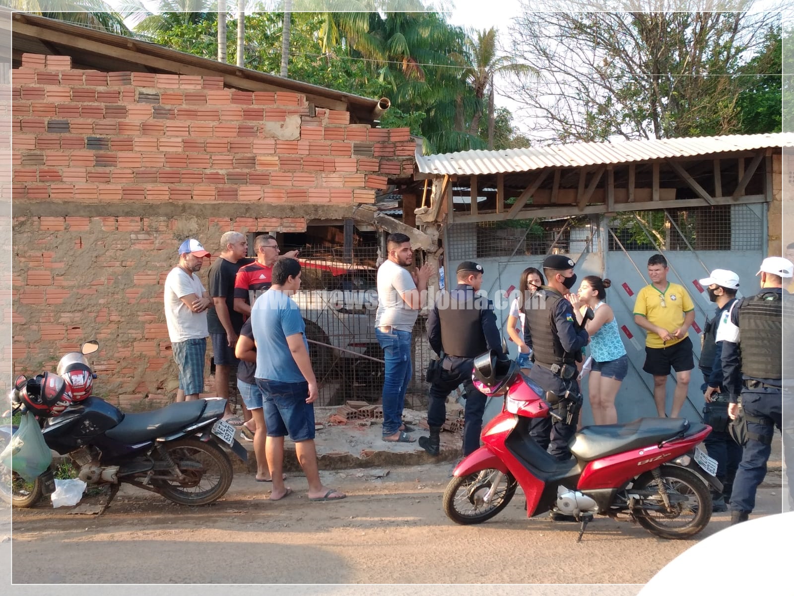 Motorista perde o controle e bate veículo em muro no bairro Escola de Polícia - News Rondônia