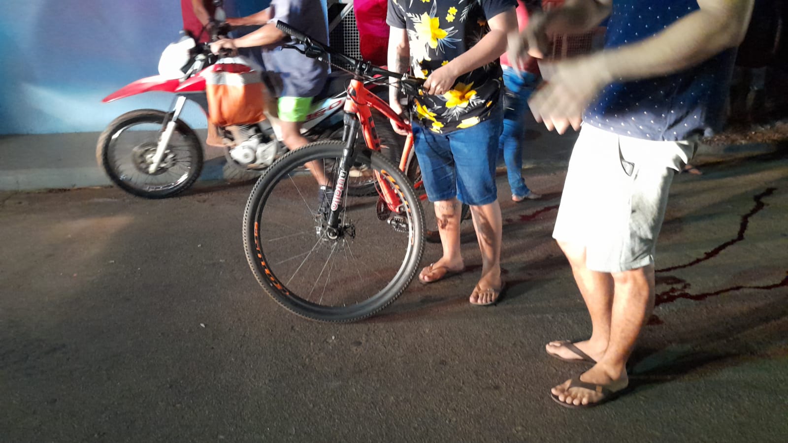 VEJA VÍDEO: Ciclista fica em estado grave em acidente - News Rondônia