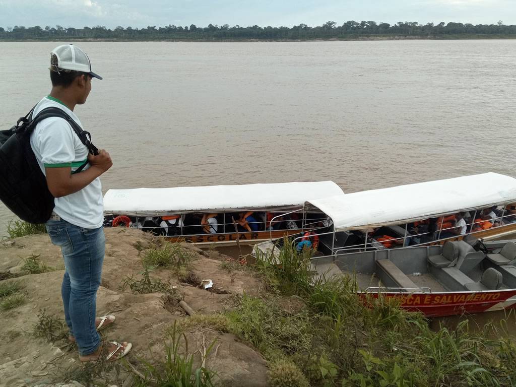 ALUNOS DE NAZARÉ AGRADECEM A RETOMADA DO TRANSPORTE ESCOLAR AQUAVIÁRIO PELO GOVERNO DO ESTADO - News Rondônia