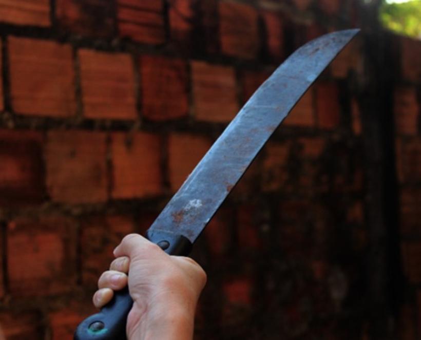 ENCIUMADO, EX- COMPANHEIRO ATACA MULHER E ATUAL A GOLPES DE TERÇADO - News Rondônia