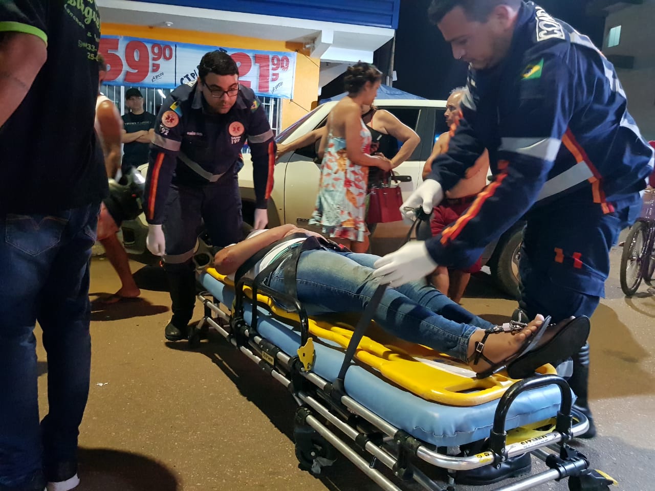 MOTOCICLISTA FOGE APÓS BATER EM OUTRA MOTO E DEIXAR CONDUTORA LESIONADA - News Rondônia