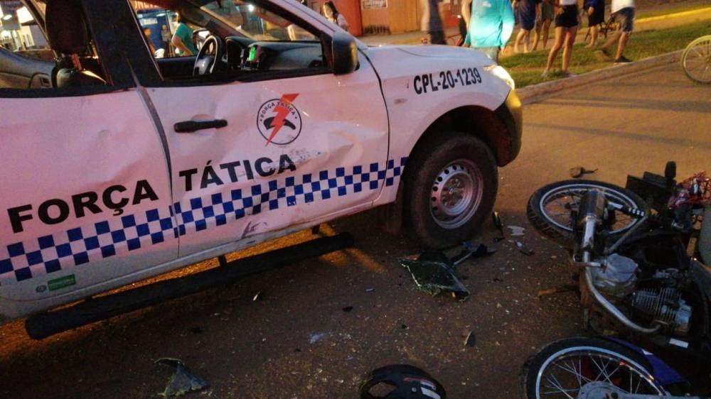 PERSEGUIÇÃO - Vídeo flagra marginais em motocicleta colidindo violentamente em viatura da PM - News Rondônia