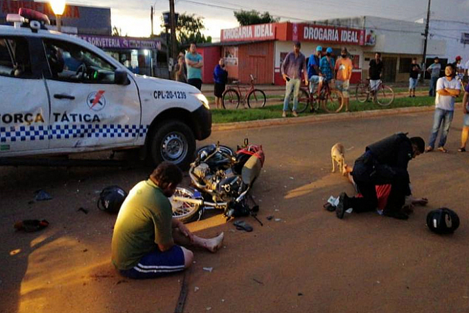 PERSEGUIÇÃO - Vídeo flagra marginais em motocicleta colidindo violentamente em viatura da PM - News Rondônia