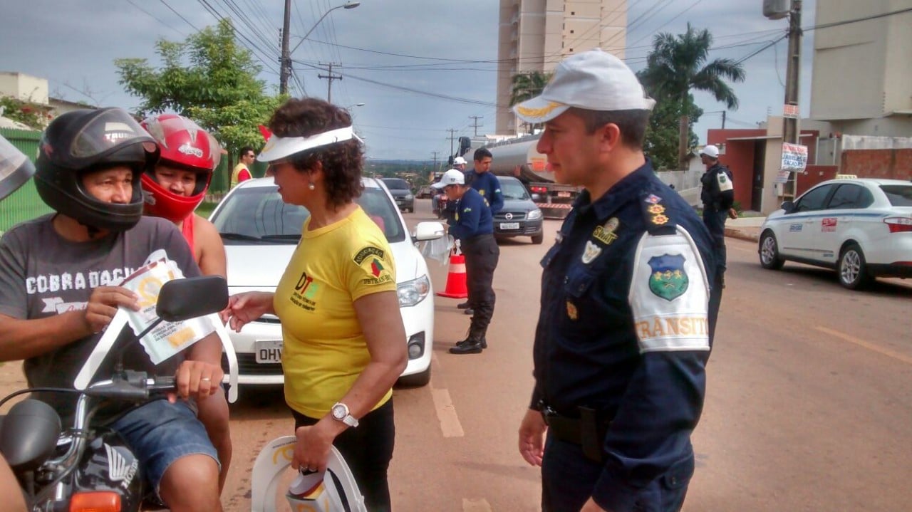 DETRAN RONDÔNIA ORIENTA MOTOCICLISTAS NAS RUAS E EM EMPRESAS POR UM TRÂNSITO MENOS VIOLENTO - News Rondônia