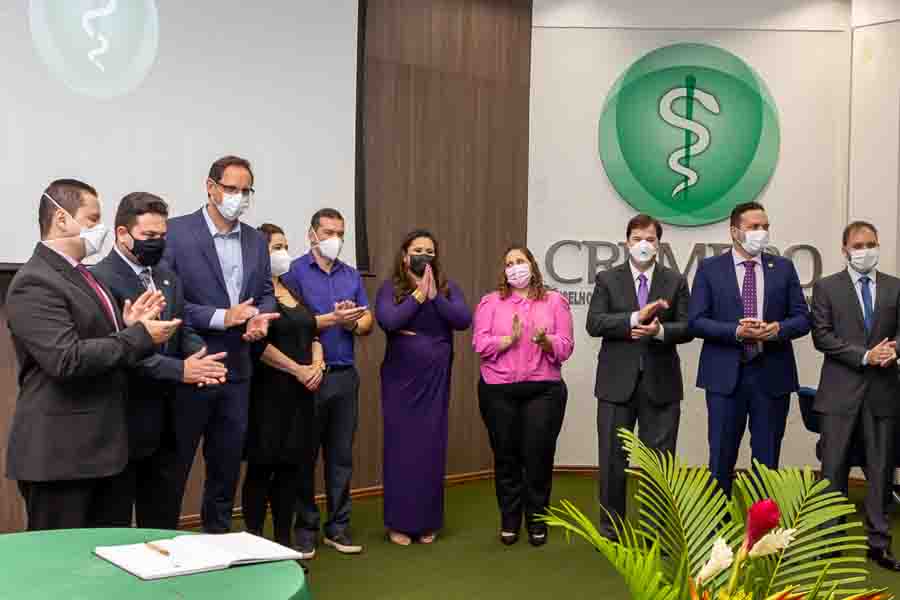 Dra. Ana Ellen Queiroz Santiago assume presidência do Cremero - News Rondônia