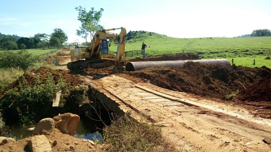RESIDÊNCIAS DO DER TRABALHAM NA MANUTENÇÃO DAS ESTRADAS ESTADUAIS - News Rondônia