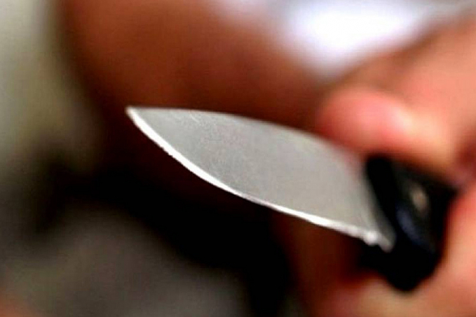 Armados com facas, assaltantes rendem rapaz de 19 anos e fogem levando celular - News Rondônia