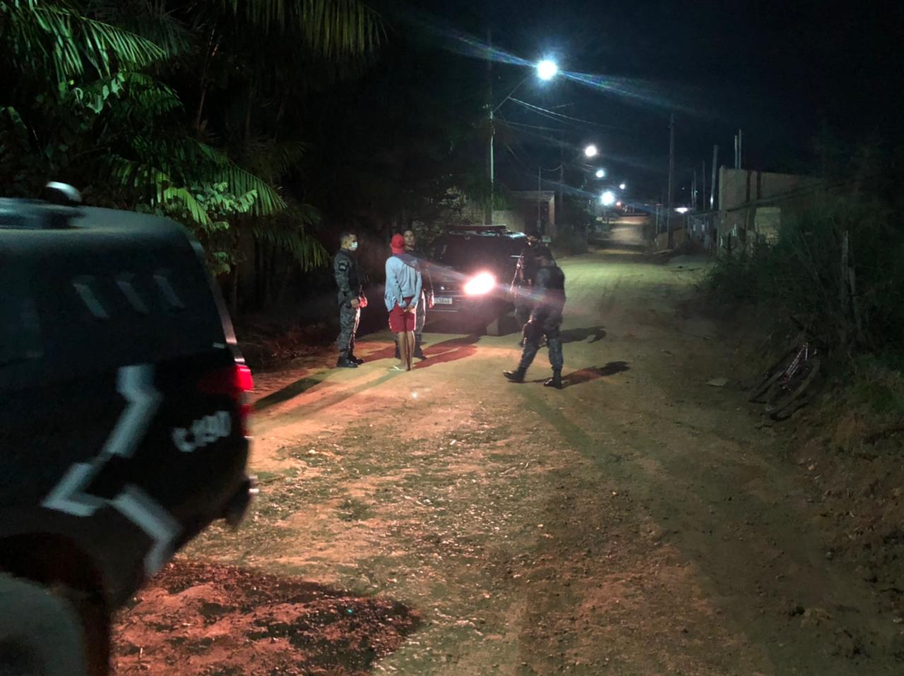 NOVAMENTE - Dupla é presa após sequestro e troca de tiros com a PM; Assista - News Rondônia