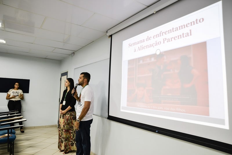 PALESTRAS EM DISTRITOS E FACULDADES DE PORTO VELHO CONCLUEM A III SEMANA DE ENFRENTAMENTO À ALIENAÇÃO PARENTAL - News Rondônia