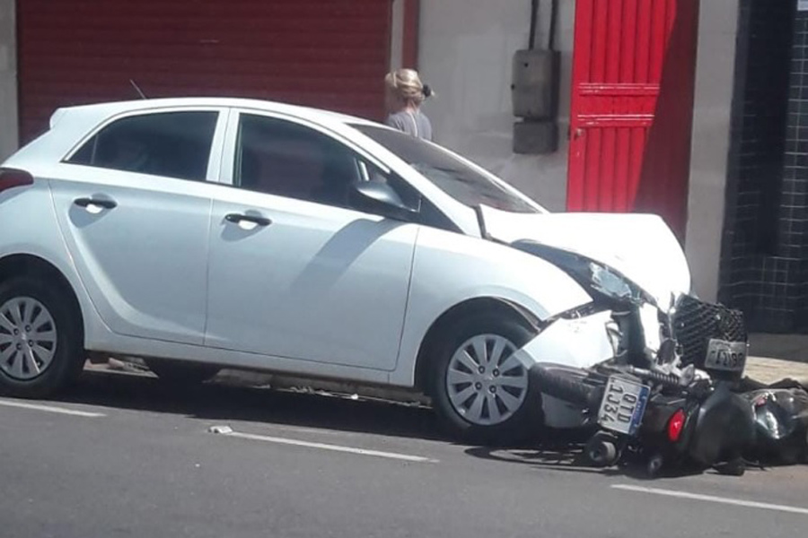 FUROU SINAL - Motorista causa acidente e deixa dois feridos no centro da capital - News Rondônia
