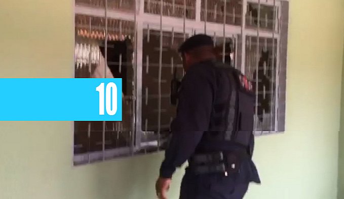 HOMEM QUEBRA JANELAS, ATEIA FOGO EM BOTIJÃO E É PRESO NU PELA PMDF - News Rondônia