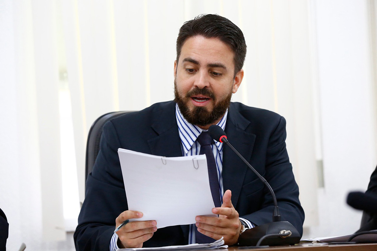 LÉO MORAES CRIA LEI QUE PENALIZA PESSOAS QUE MALTRATAREM ANIMAIS - News Rondônia