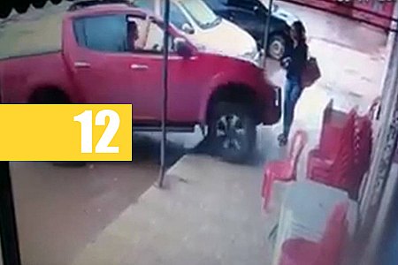 VÍDEO - APÓS ATROPELAR E QUEBRAR PERNAS DE MULHER, MOTORISTA FOGE NO DF - News Rondônia