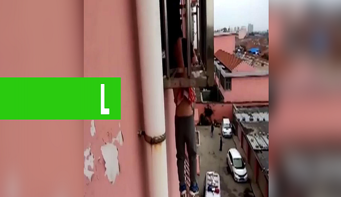 GAROTO FICA PENDURADO PELO PESCOÇO AO CAIR DE JANELA DO 4º ANDAR (VÍDEO) - News Rondônia
