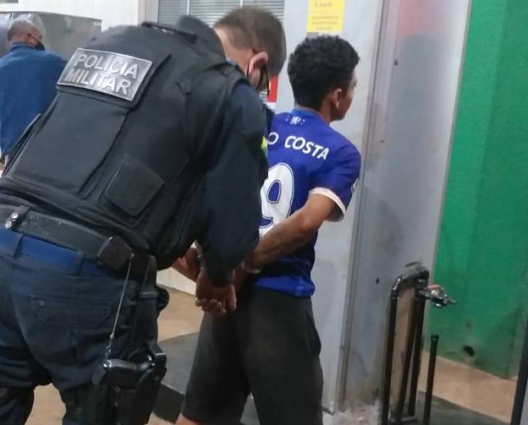 Repórter tem capacete furtado e, sozinho, domina ladrão até a chegada da Polícia Militar em Rondônia - News Rondônia