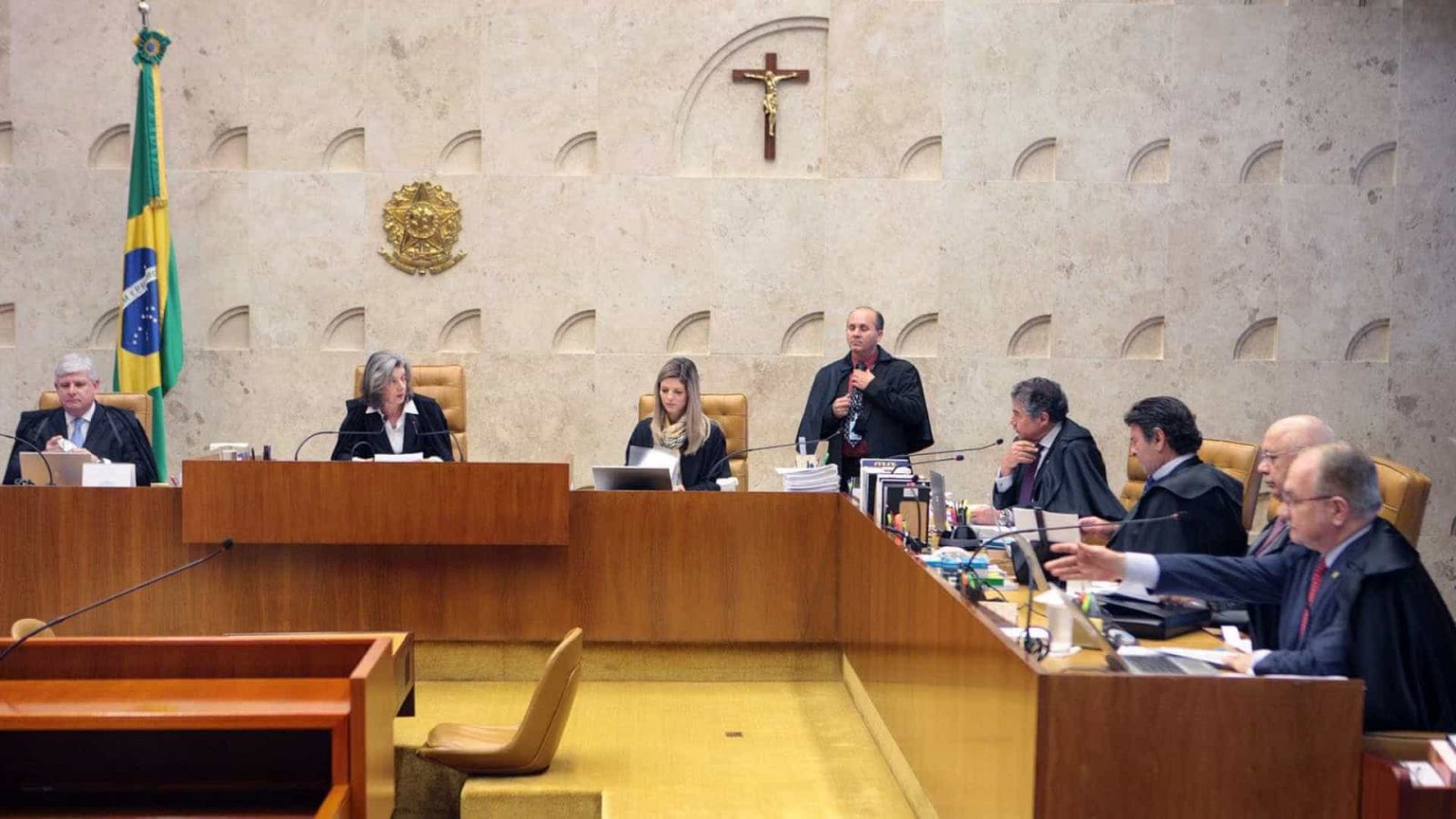 STF FECHA CERCO CONTRA HOMOFOBIA E NO FUTEBOL PODE PUNIR CLUBES - News Rondônia