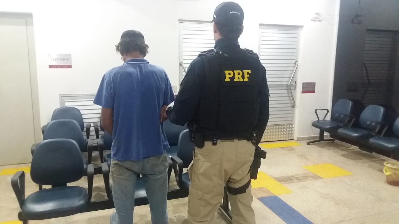 PRF PRENDE MOTORISTA DE CAMINHÃO POR EMBRIAGUEZ AO VOLANTE - News Rondônia