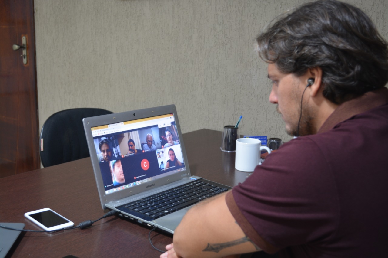 Waldemar Neto atende representante da comissão dos catadores de materiais recicláveis e pede providência para a categoria - News Rondônia