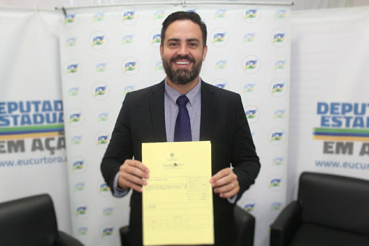 LEI DE AUTORIA DO DEPUTADO LÉO MORAES QUE ASSEGURA ALEITAMENTO MATERNO EM LOCAIS PÚBLICOS É APROVADA - News Rondônia