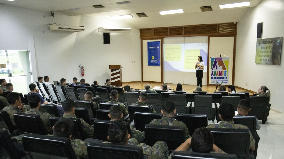 Sine Municipal oferece oficina aos militares que estão de saída da Base Aérea - News Rondônia