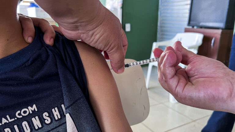 Servidores da Semagric recebem doses contra a influenza e covid-19 durante ação da Semusa - News Rondônia