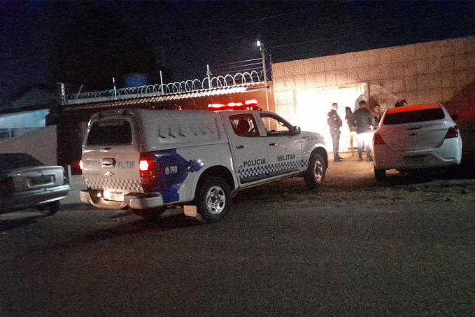 Mulher esfaqueada no braço recusa atendimento e continua a beber com amigas - News Rondônia