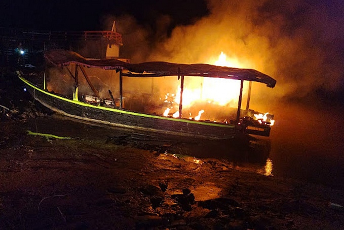 Mãe e filha sofrem queimaduras de 2º grau após incêndio em embarcação - News Rondônia