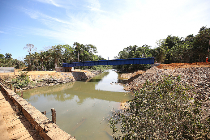 Ponte sobre o rio Ribeirão Grande que interliga o município de Espigão do Oeste ao distrito Boa Vista do Pacarana tem 80% de construção concluída - News Rondônia