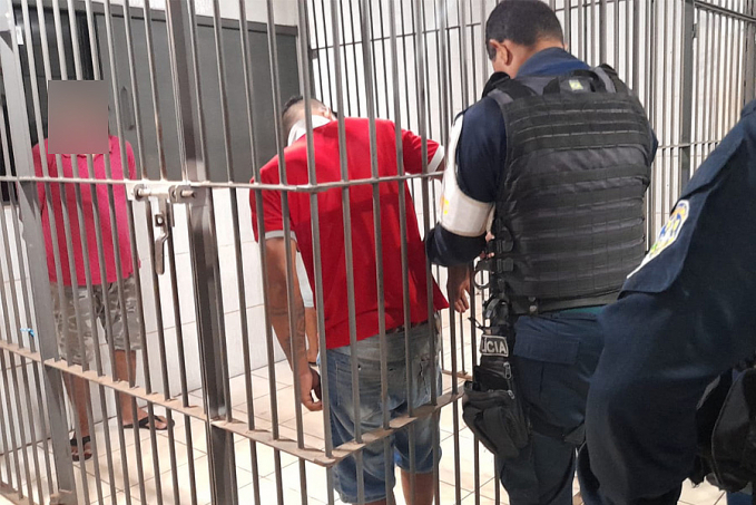 Dupla com arma e facas é detida após perseguição na capital - News Rondônia