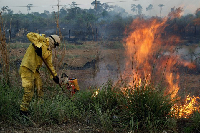 Decreto que proíbe emprego do fogo em áreas rurais e florestais por 120 dias é estabelecido em Rondônia - News Rondônia