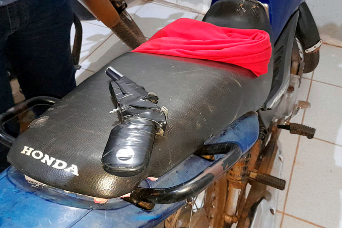 Ladrão é preso com arma falsa e moto roubada após vítima reagir assalto - News Rondônia